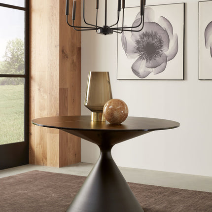 Round eettafel met stoelen